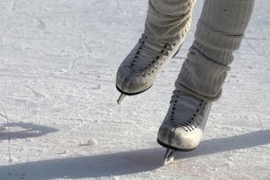 actividades invernales de patinaje sobre hielo lake arrowhead